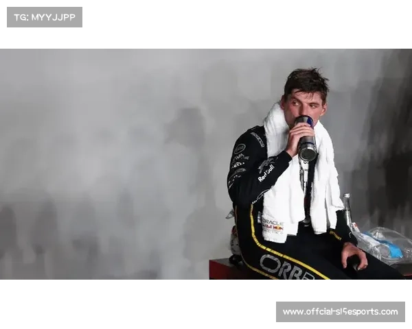 维斯塔潘新加坡站勇夺亚军表示将继续全力冲击车手年度总冠军